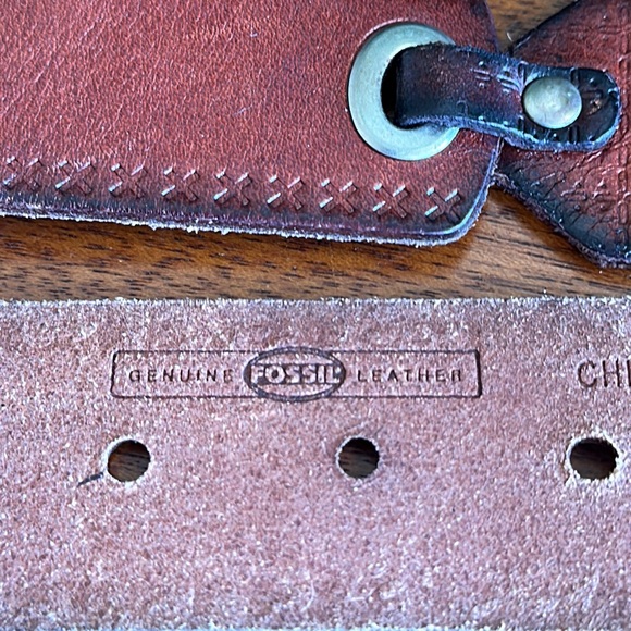 Fossil Genuine leather Belt Brass / Silver Buckle hardware embossed sz Medium - Picture 6 of 16
